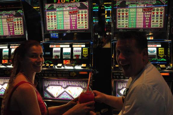 A Ju e o David nos acompanham pelos casinos de Las Vegas, em Nevada, nos Estados Unidos